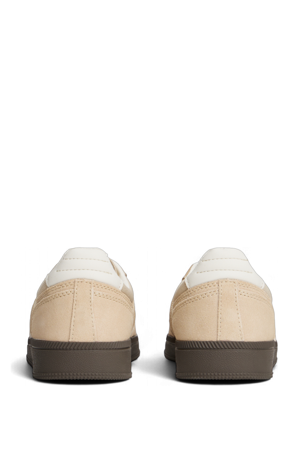 תמונת תקריב של נעלי סניקרס גרינוויץ'