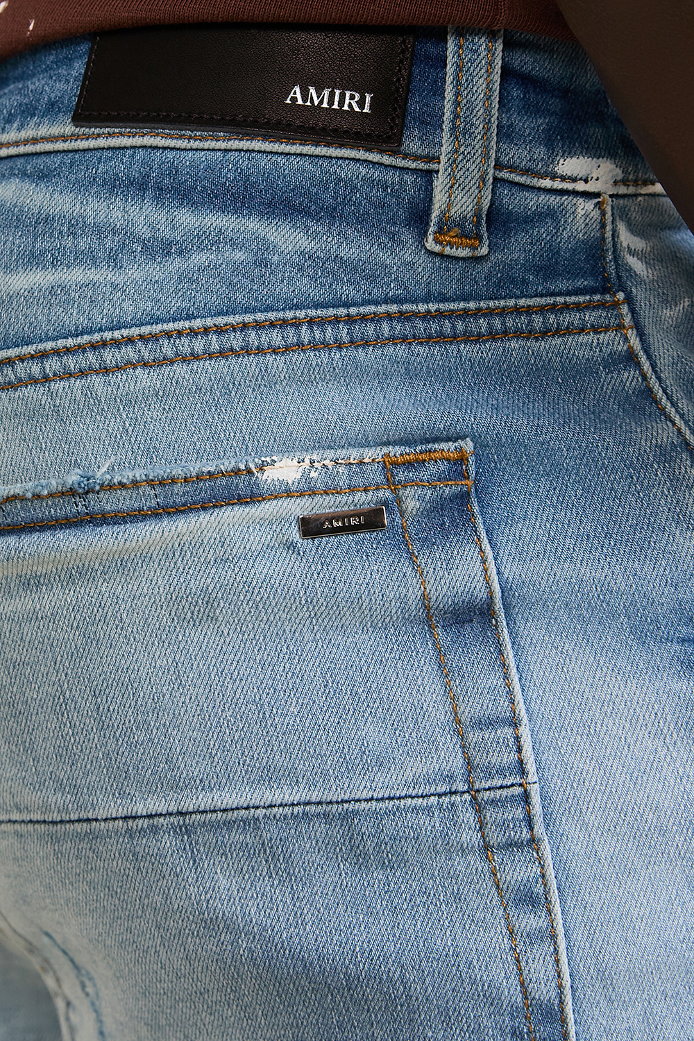 תמונת תקריב דוגמן של מכנסי ג'ינס