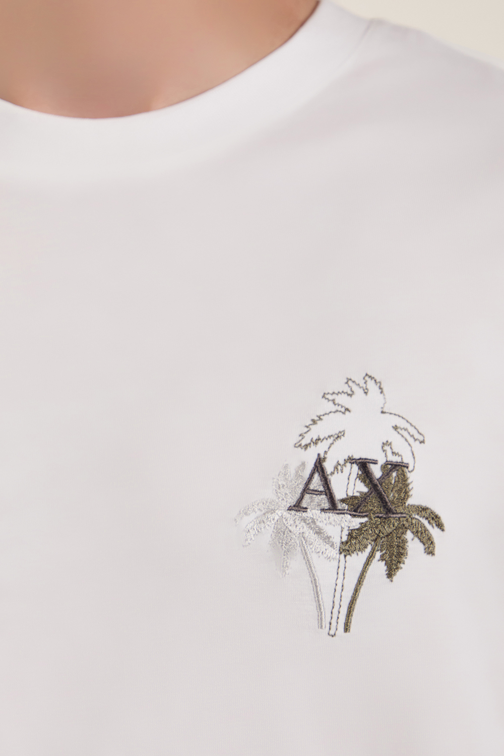 תמונת תקריב דוגמן של חולצת טי