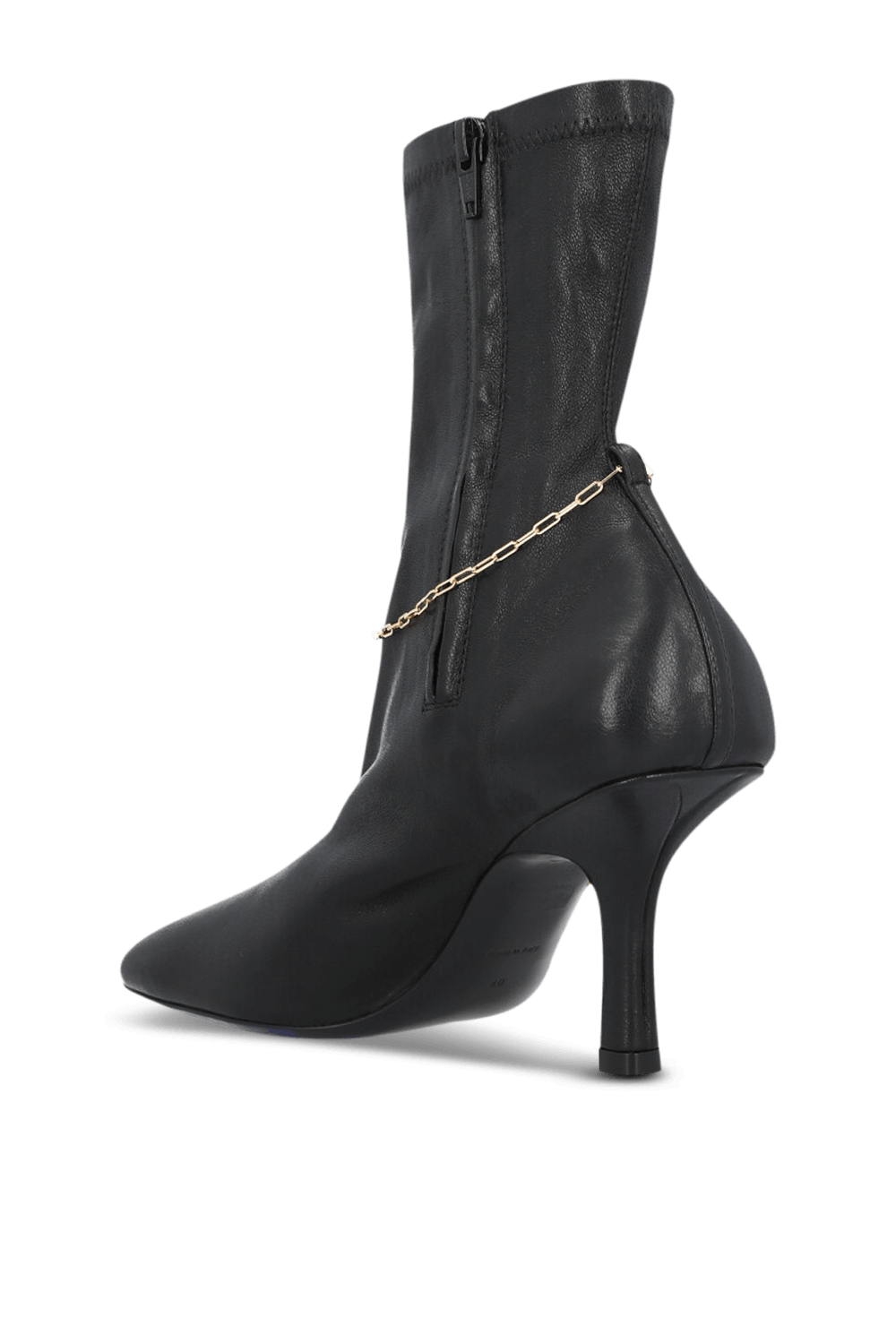 תמונה אחורית של מגפוני עקב