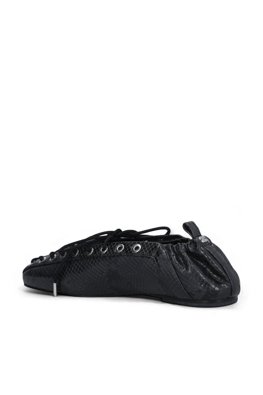 תמונה אחורית של נעלי בלרינה