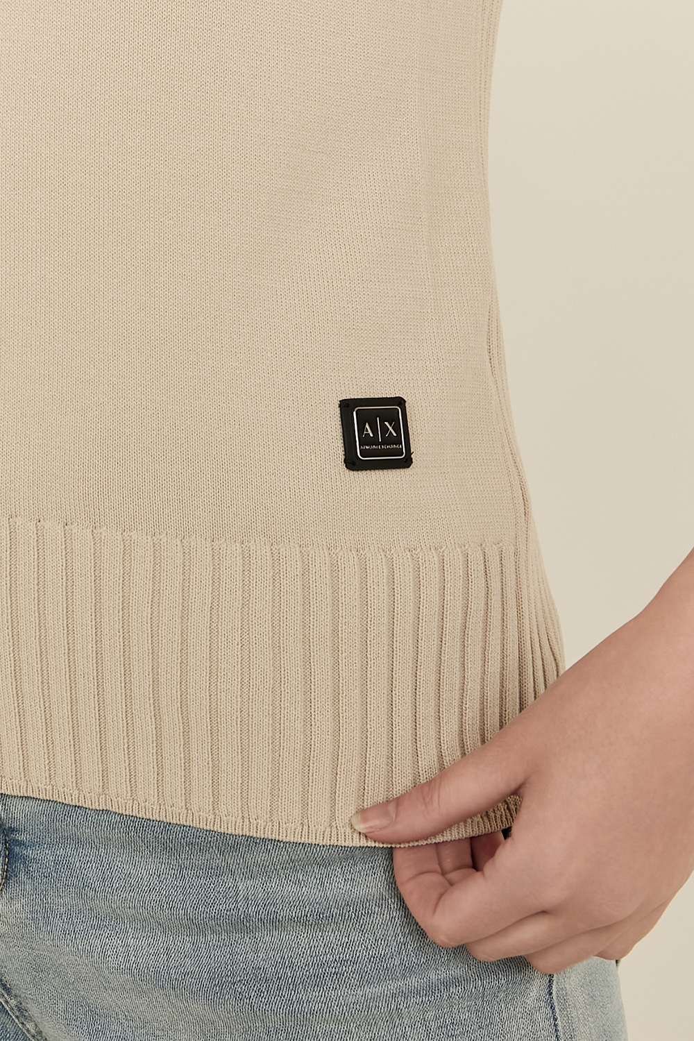 תמונת תקריב דוגמן של גופיית סריג