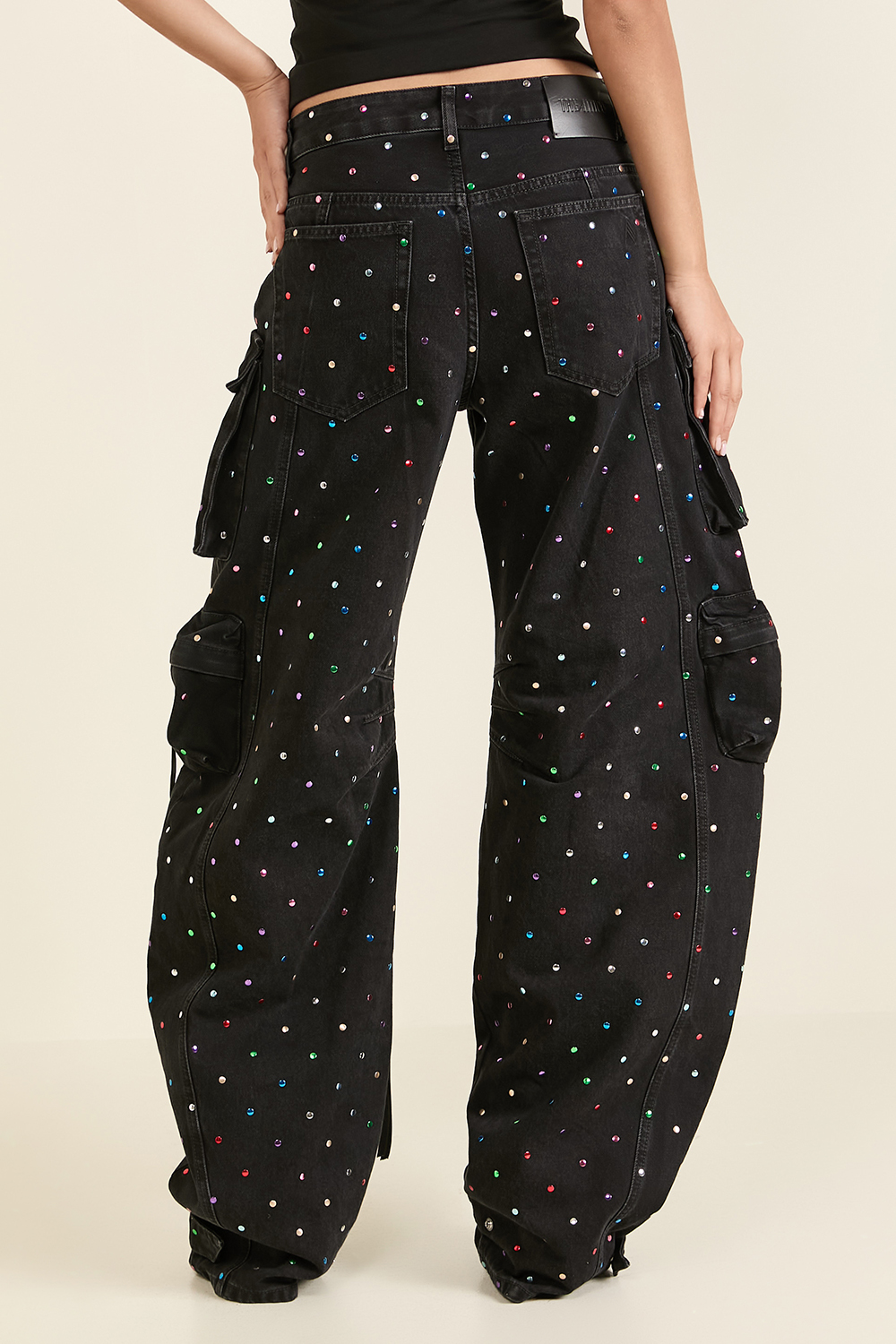 תמונת דוגמן אחורית של מכנסי ג'ינס פרן בגזרת בלון