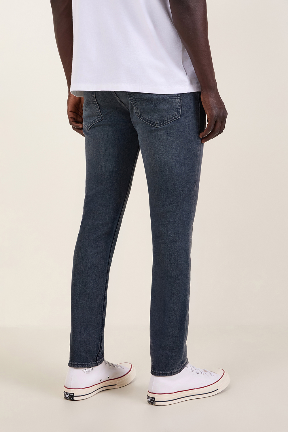 תמונת דוגמן אחורית של מכנסי ג'ינס סלים טאפר 512