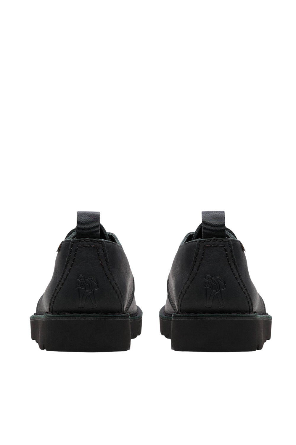 תמונת תקריב של נעלי מוקסינים דזרט