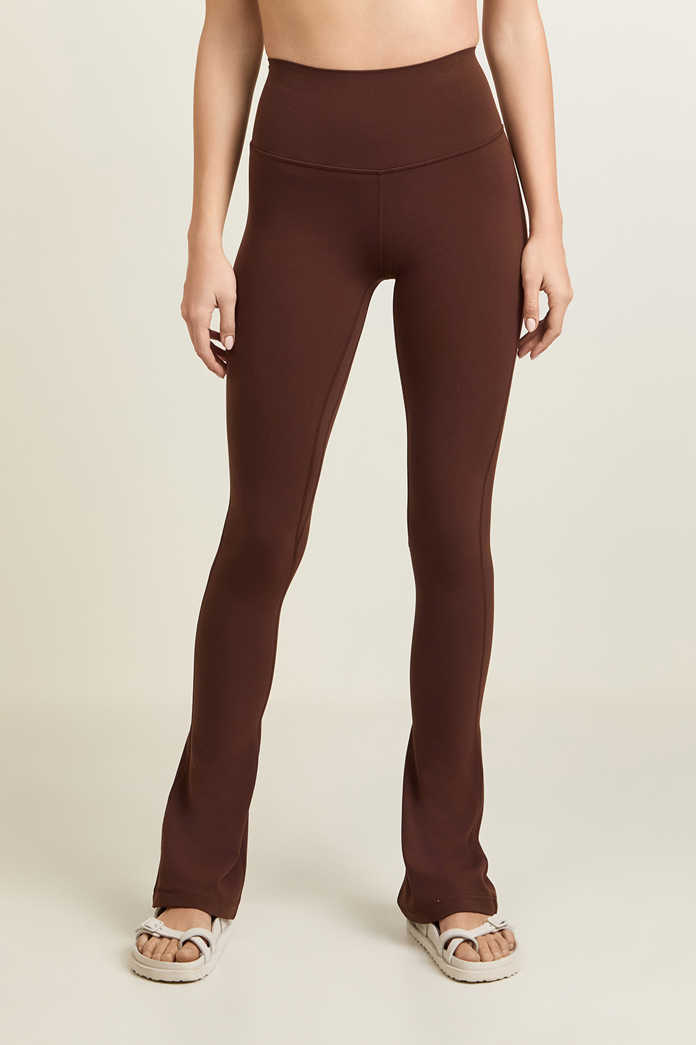 תמונת דוגמן קידמית של Align™ Mini-Flare Pant *Regular