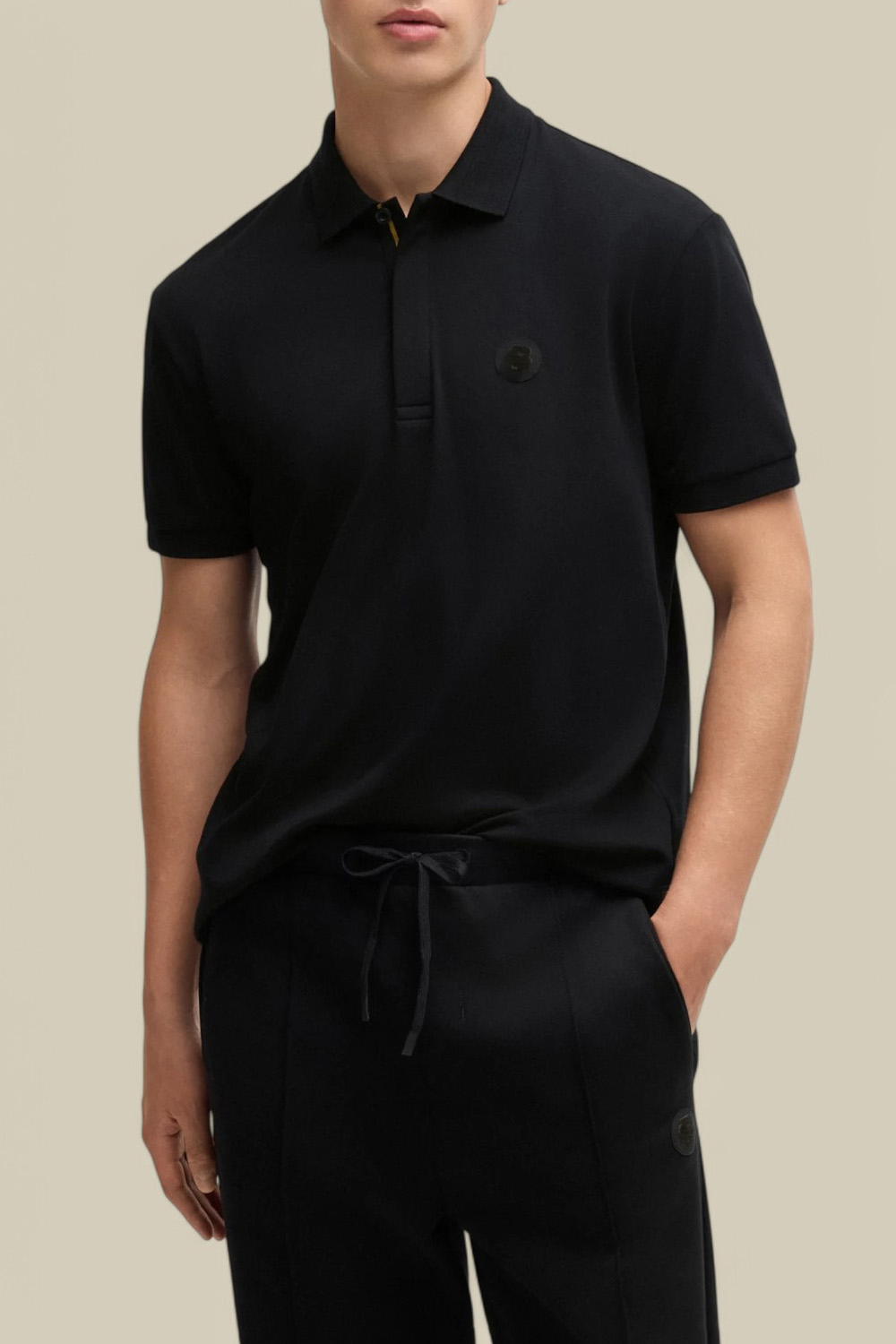 תמונת דוגמן קידמית של חולצת פולו