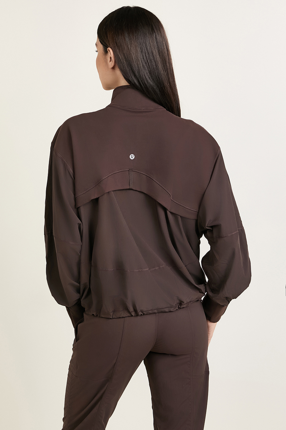 תמונת דוגמן אחורית של Define Relaxed-Fit Jacket *Luon