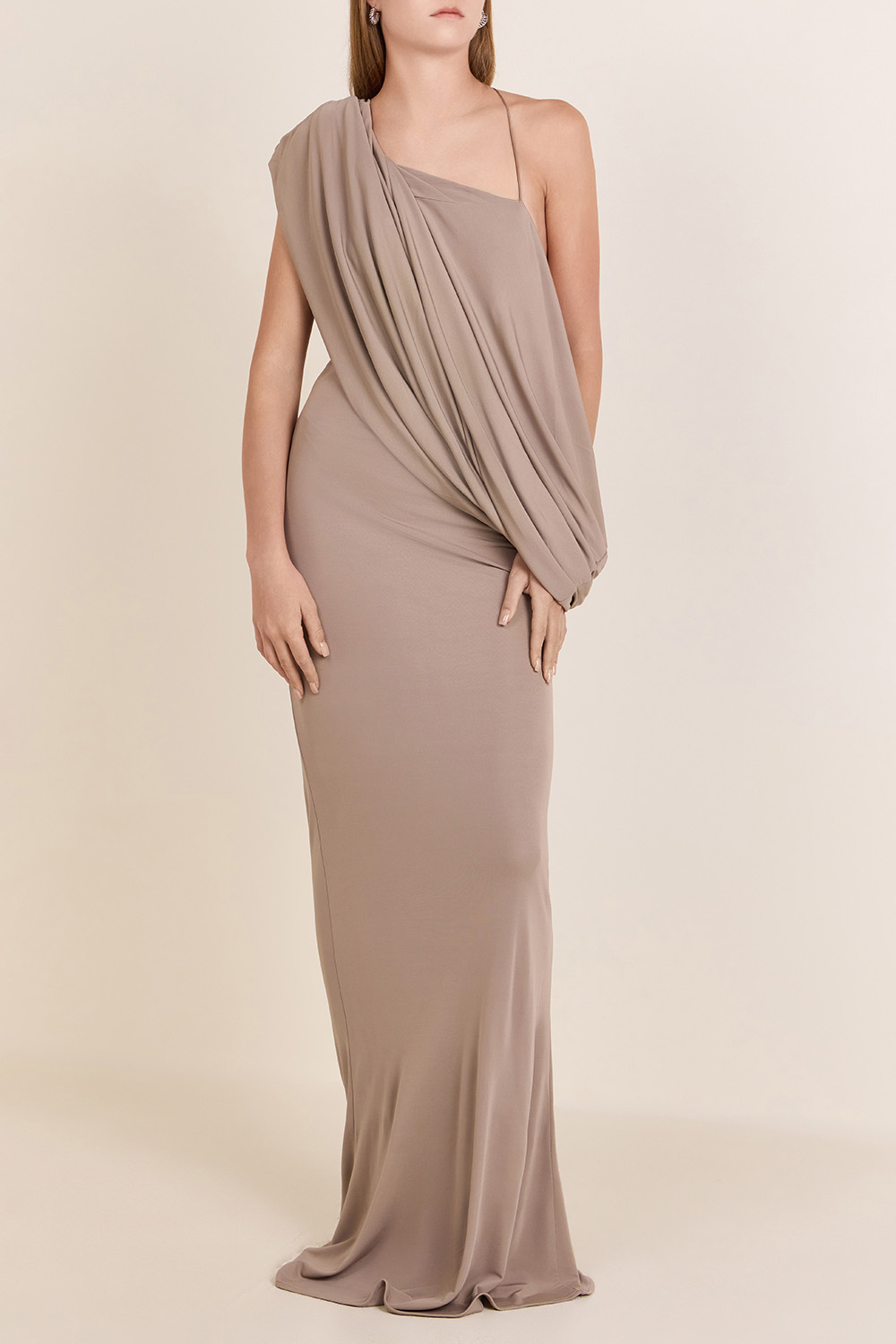 תמונת דוגמן קידמית של שמלת מקסי א-סמטרית