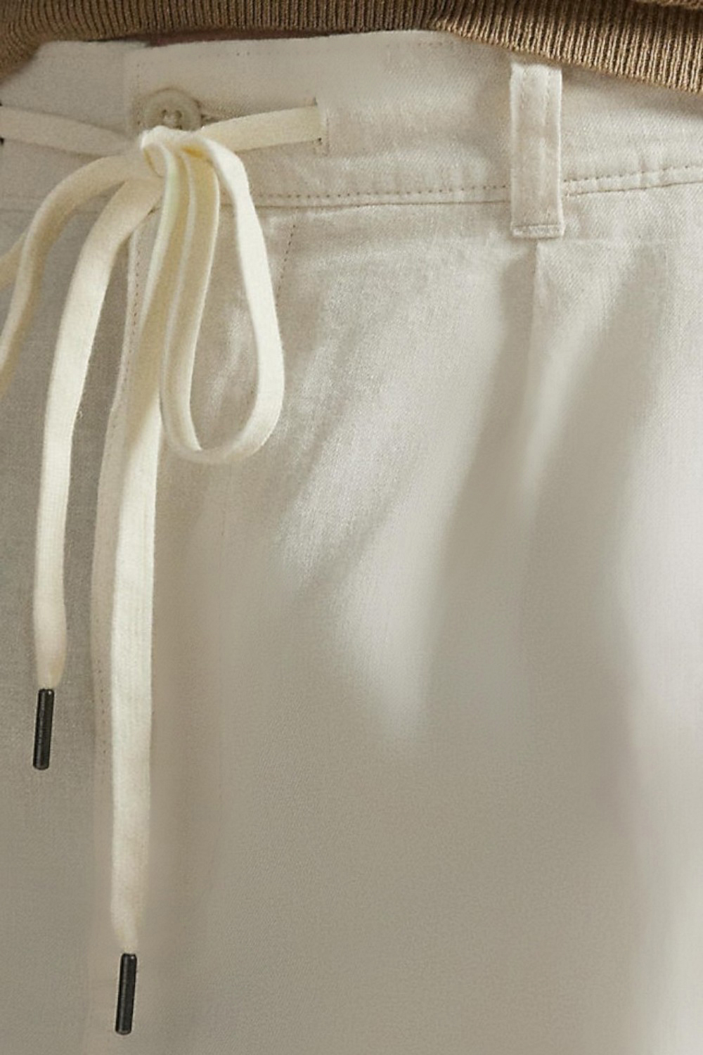 תמונת תקריב דוגמן של מכנסיים ארוכים מפשתן