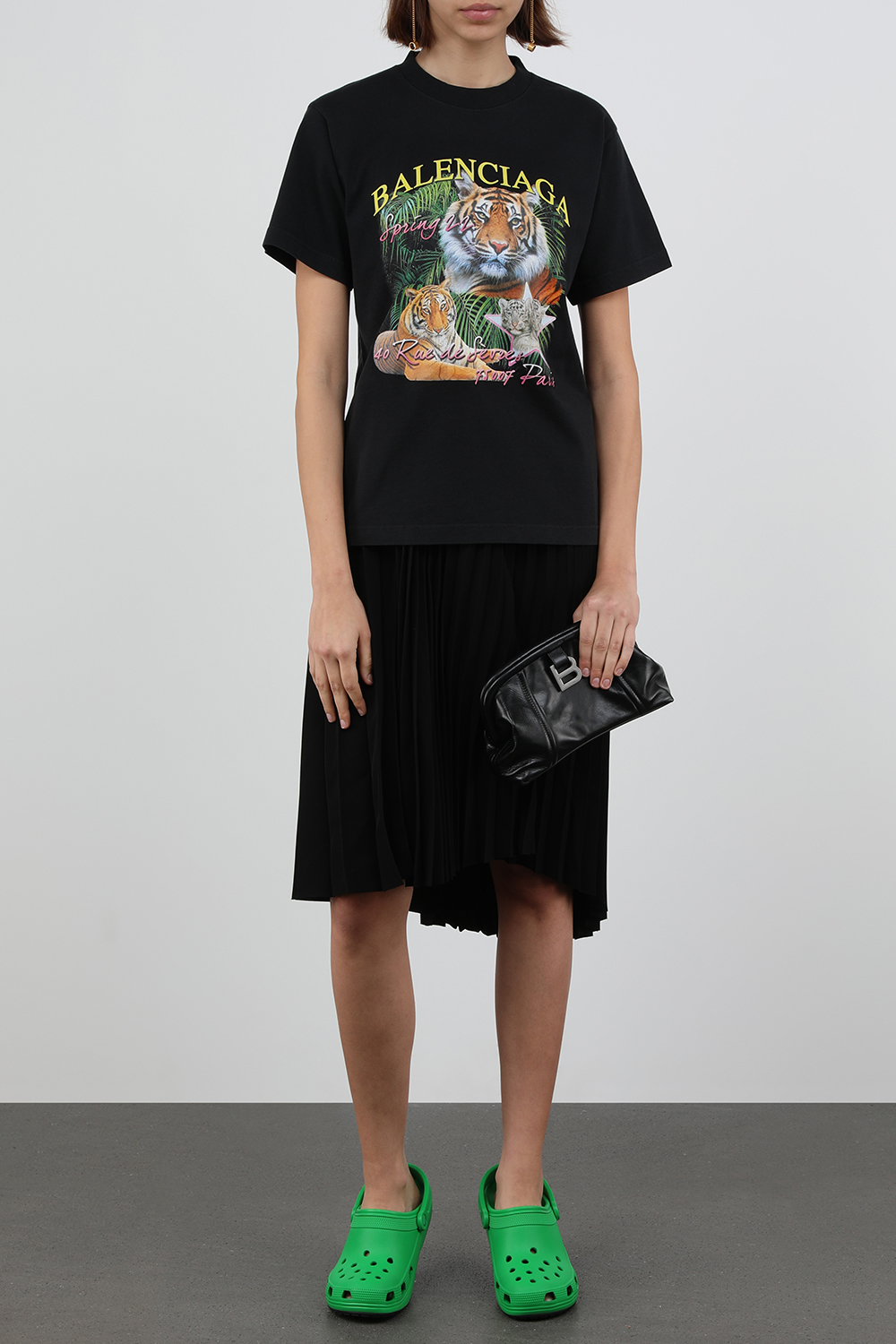 תמונת דוגמן קידמית של תיק פריים קלאץ' מעור שחור