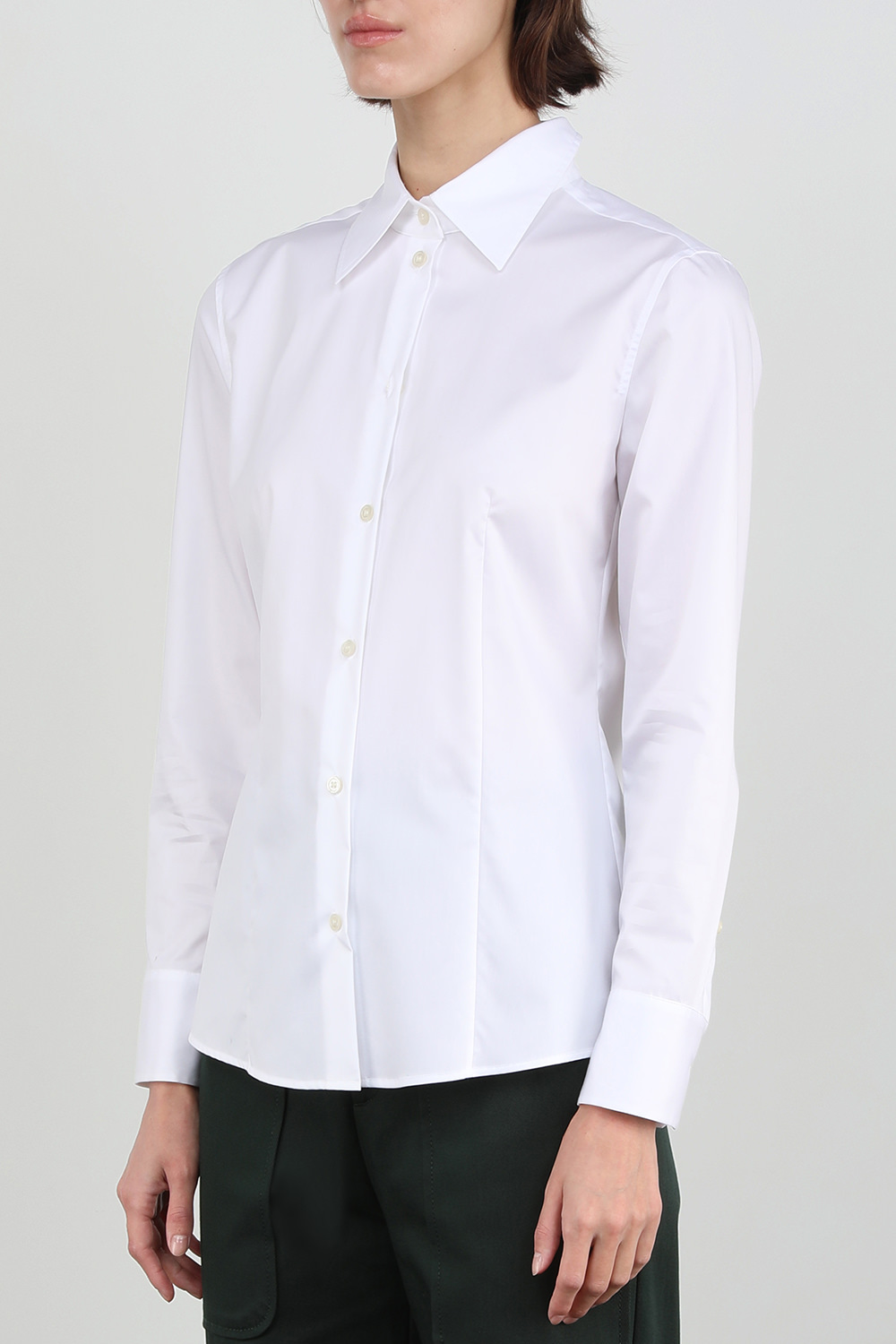 תמונת דוגמן קידמית של חולצה מכופתרת לבנה מכותנה