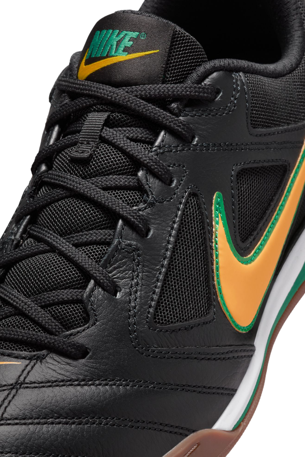 תמונת פנים של נעלי סניקרס גאטו