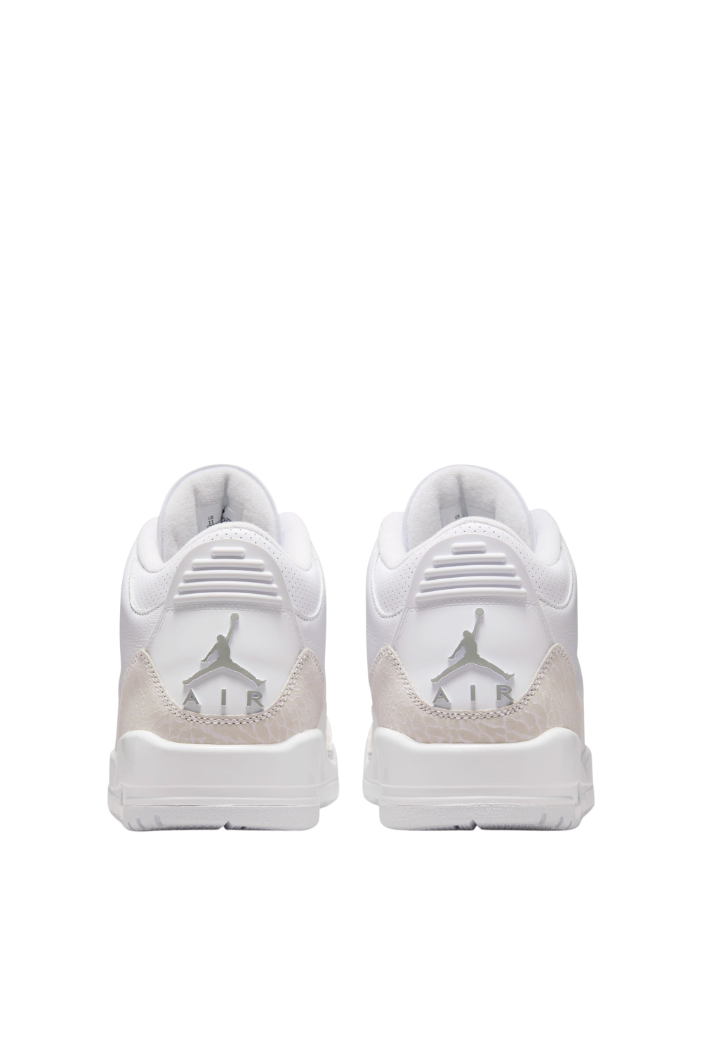 תמונת תקריב של נעלי סניקרס אייר ג'ורדן 3 רטרו פיור מאני