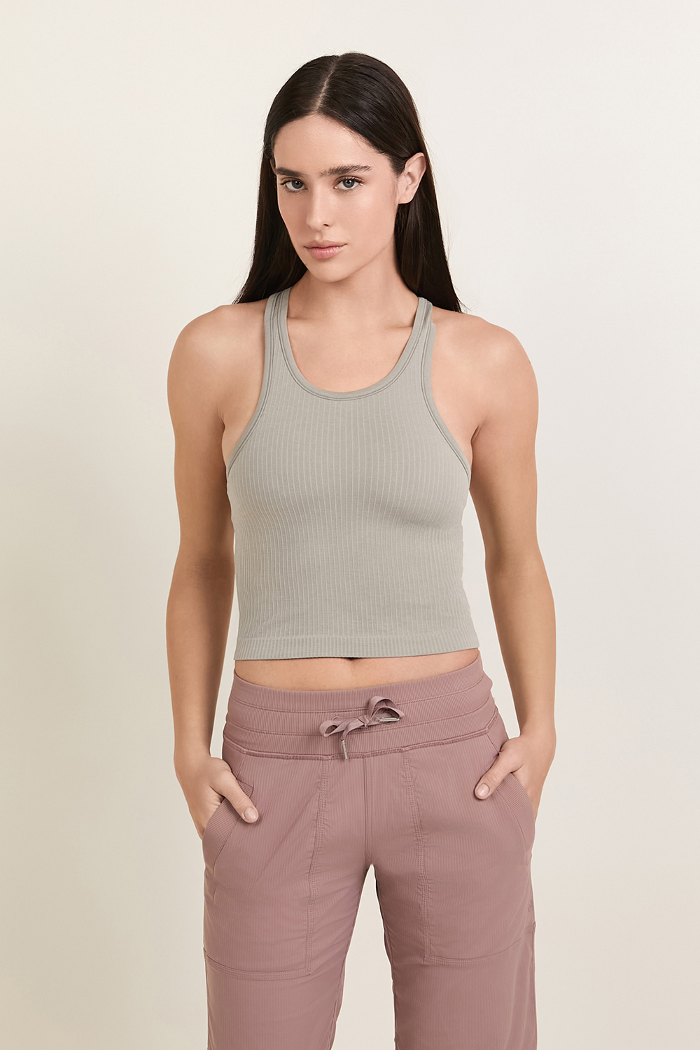 תמונת דוגמן קידמית של Ebb to Street Cropped Racerback Tank Top