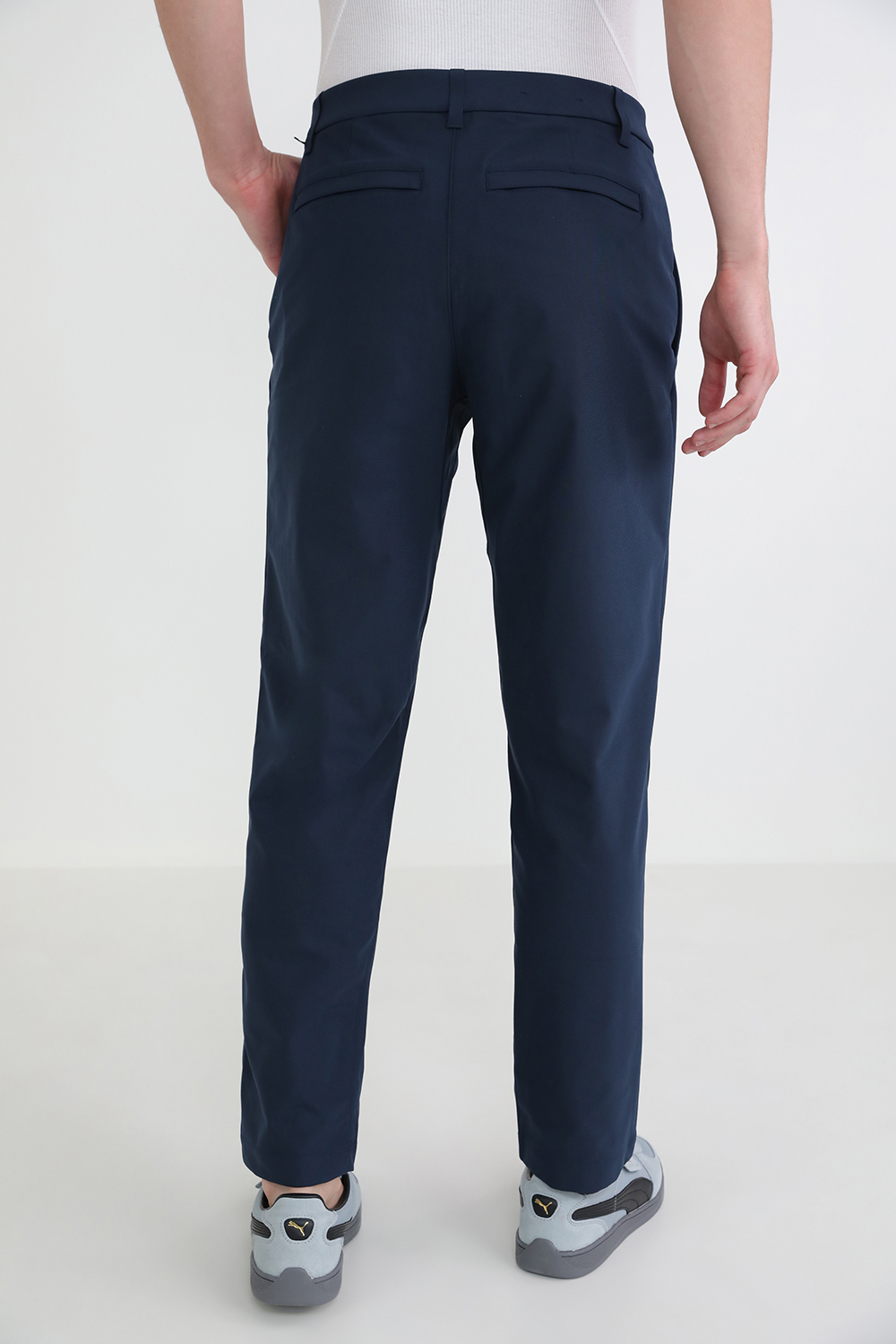 תמונת דוגמן אחורית של ABC Relaxed Fit Trousers 32 L