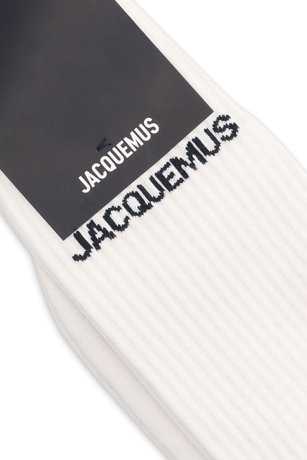 תמונה אחורית של זוג גרביים