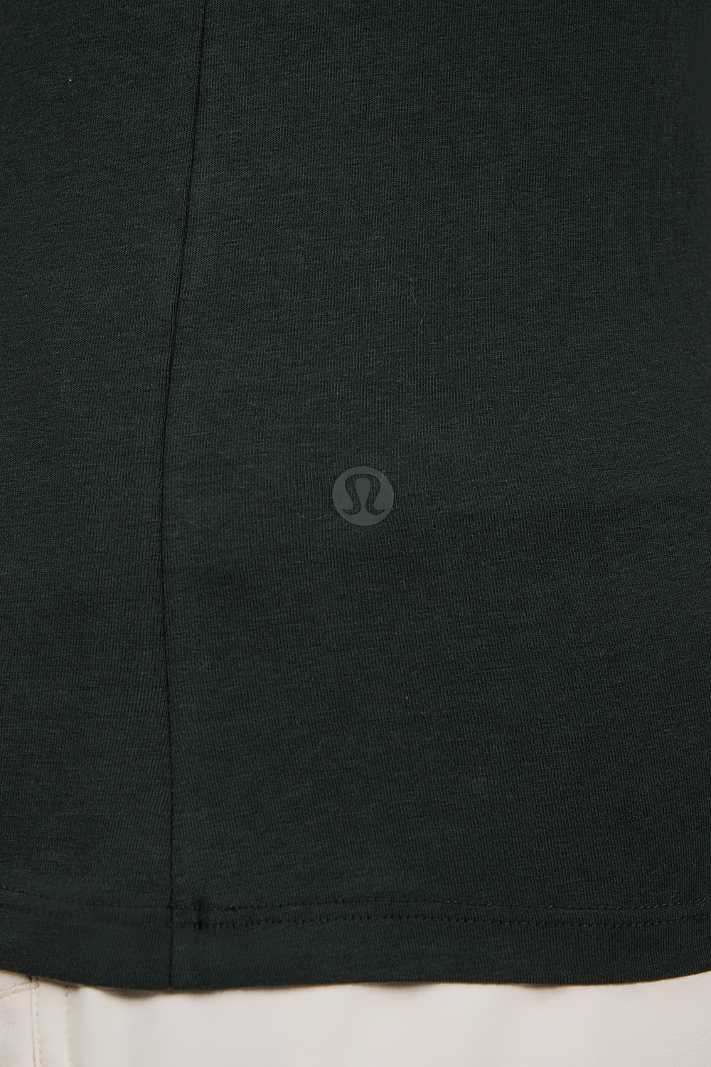 תמונת תקריב דוגמן של Organic Cotton Classic-Fit T-Shirt