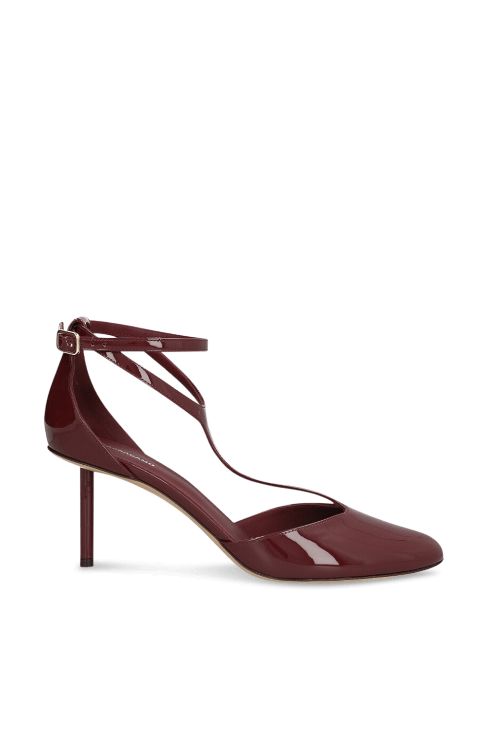 תמונה קידמית של נעלי עקב לכה