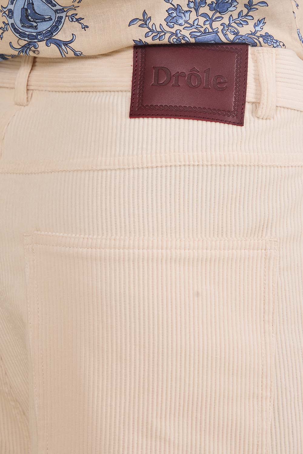 תמונת דוגמן אחורית של מכנסי ג'ינס באגי