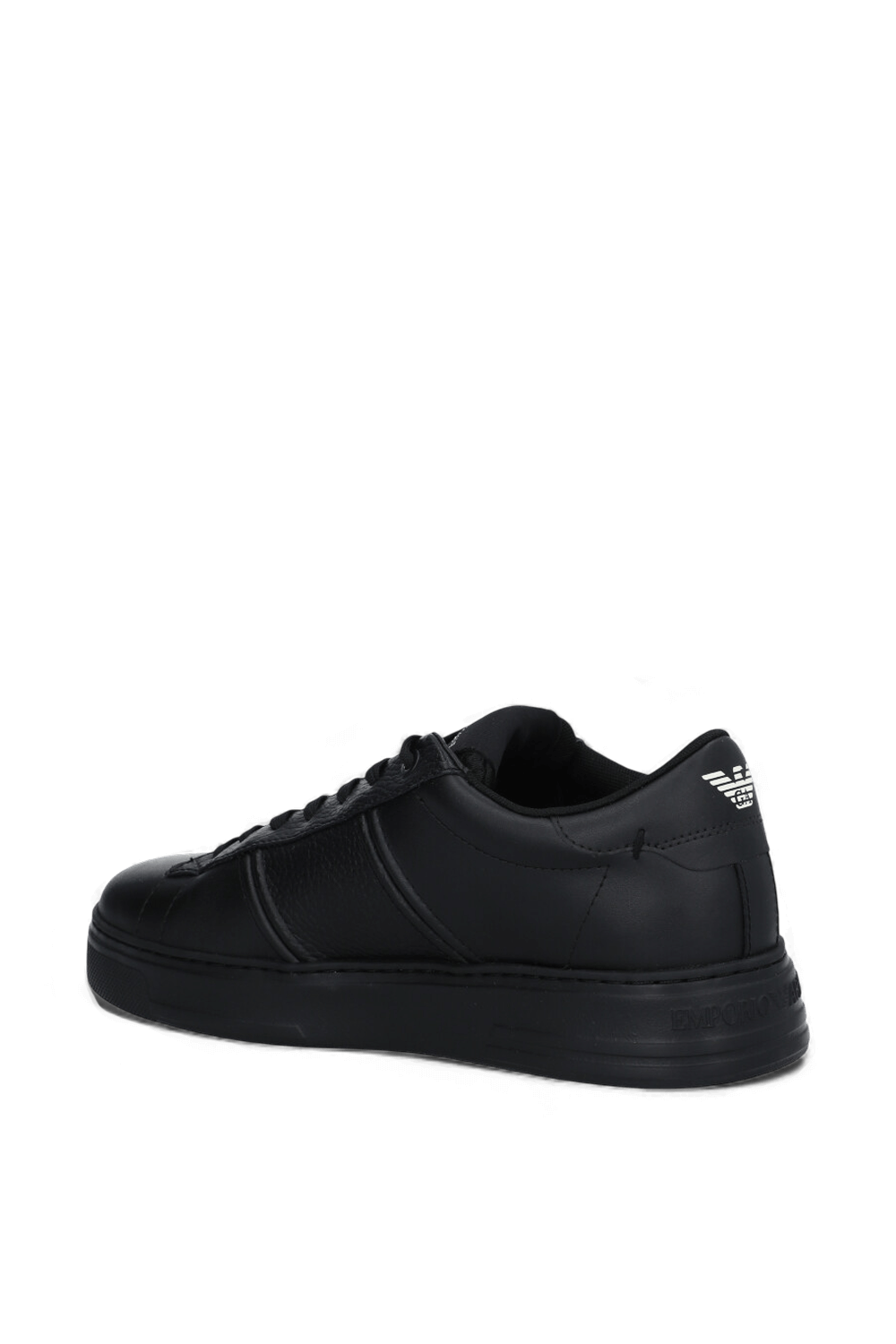 תמונה אחורית של נעלי סניקרס