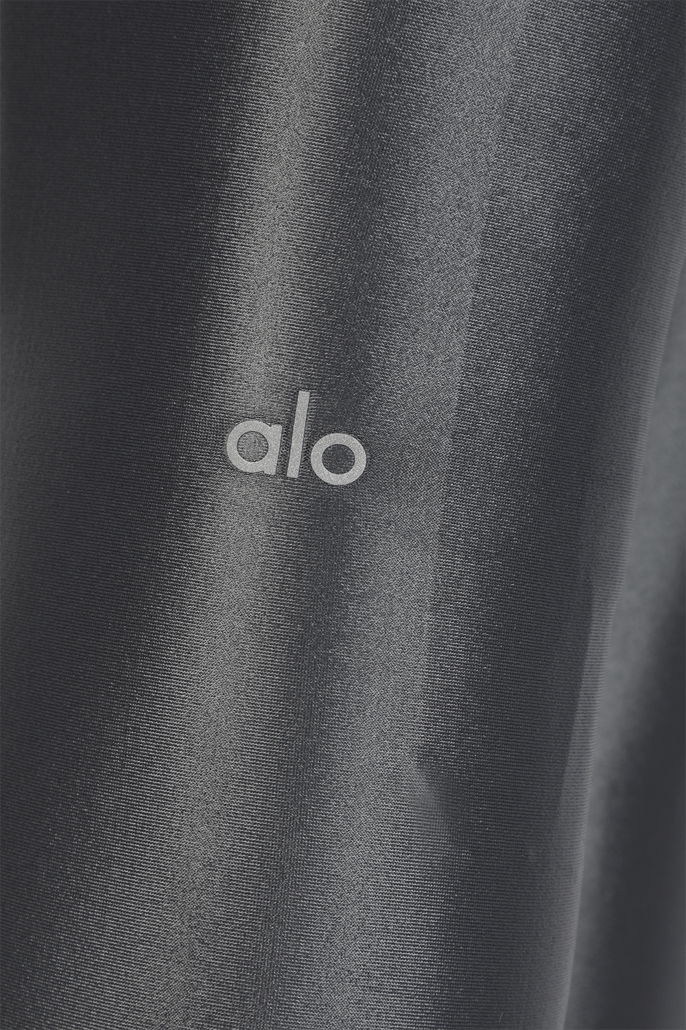 תמונה אחורית של מכנסי טייץ גזרה גבוהה בגוון כסוף