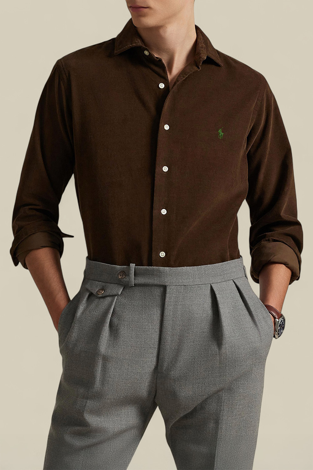 תמונת דוגמן קידמית של חולצה מכופתרת