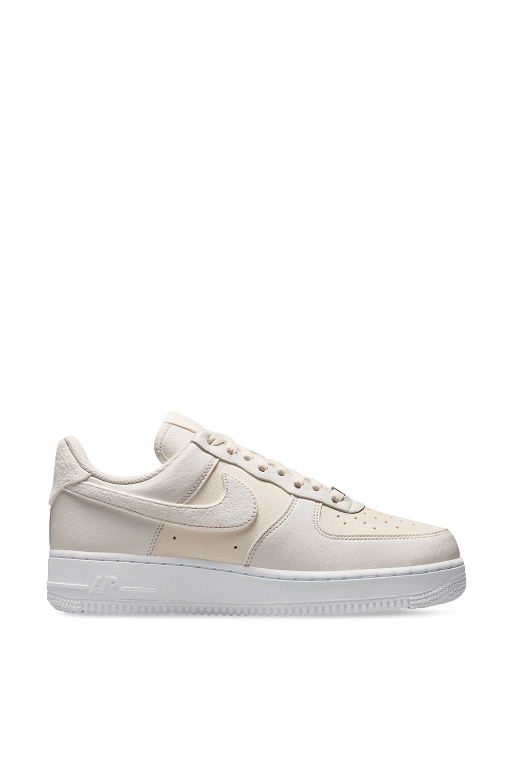 תמונה קידמית של נעלי סניקרס אייר פורס 1 נקסט נייטשר