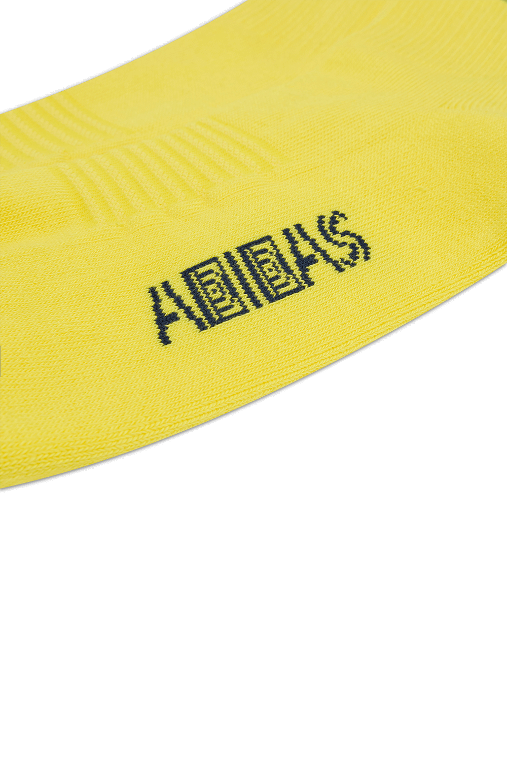 תמונת תקריב של אדידס X בריין דד גרביים