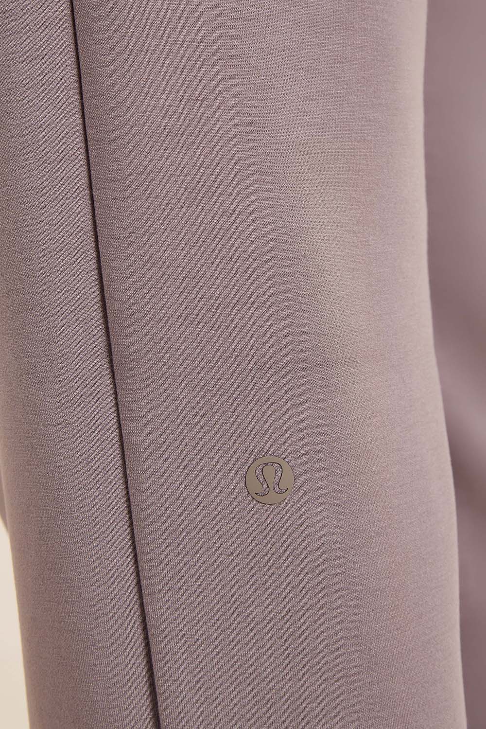 תמונת תקריב דוגמן של Smooth Spacer Jogger