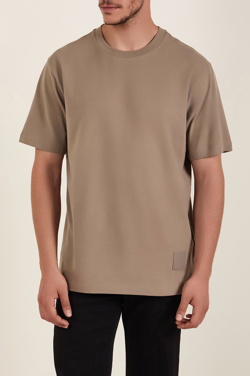 תמונת דוגמן קידמית של חולצת טי