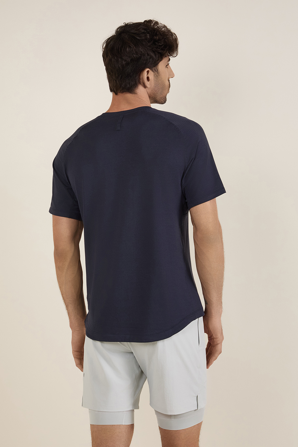 תמונת דוגמן אחורית של License to Train Short Sleeve