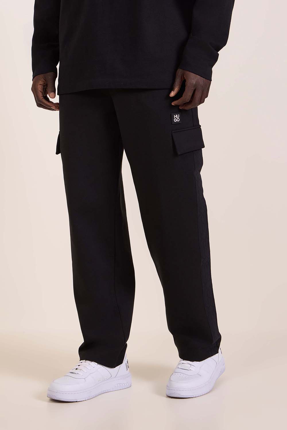 תמונת דוגמן קידמית של מכנסי ג'וגר