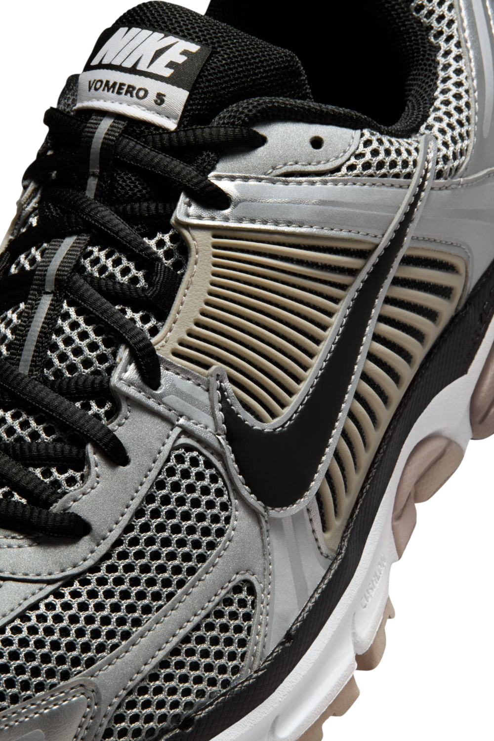 תמונת פנים של נעלי סניקרס זום וומרו 5