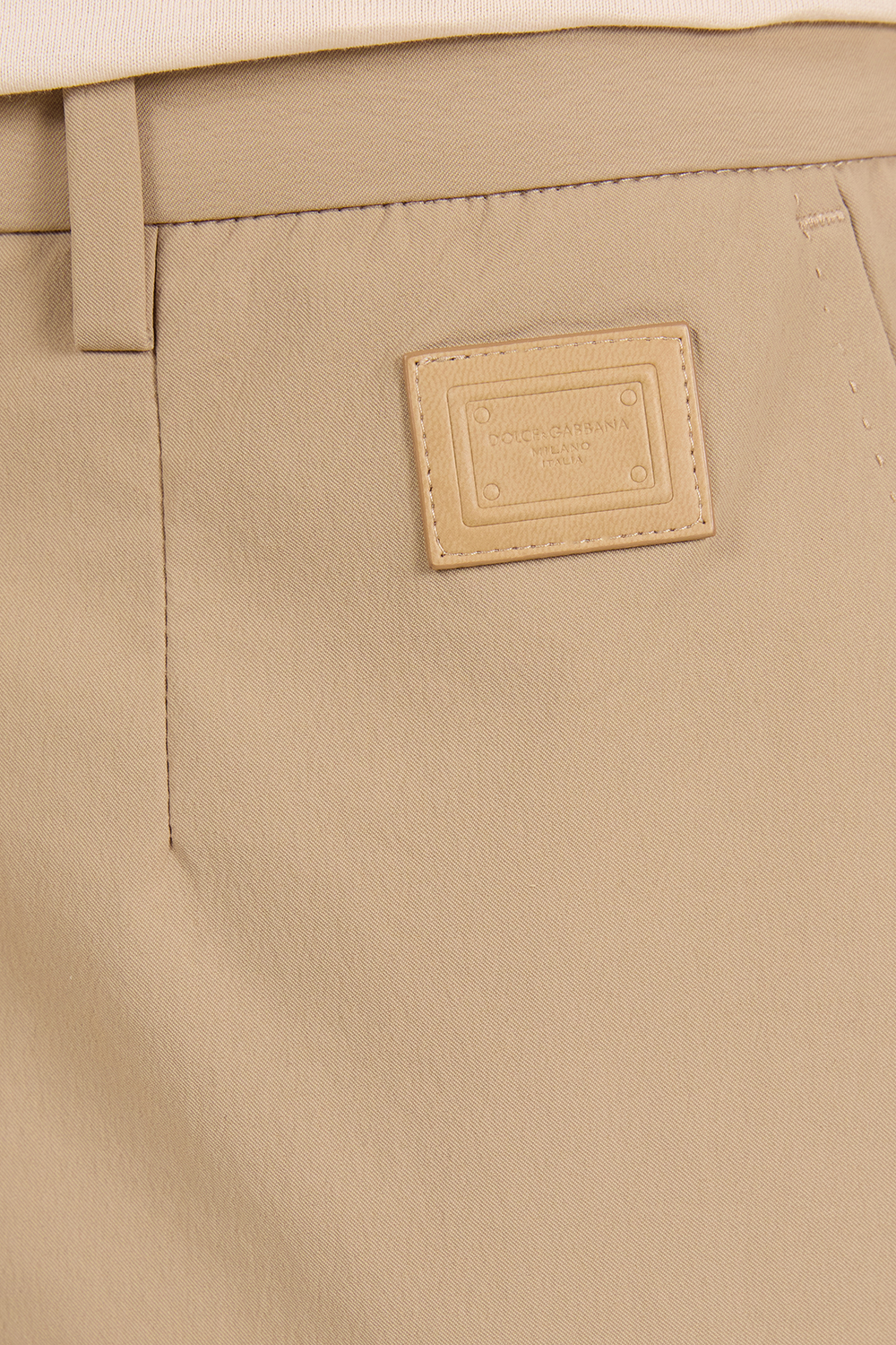 תמונת תקריב דוגמן של מכנסיים ארוכים