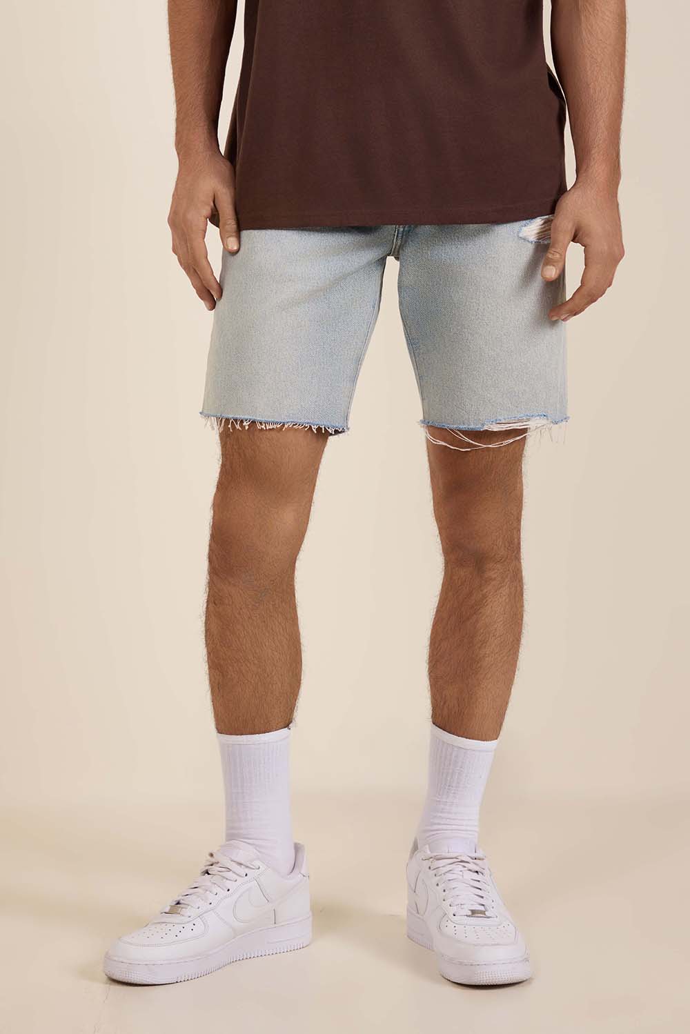 תמונת דוגמן קידמית של מכנסי ג'ינס קצרים 501