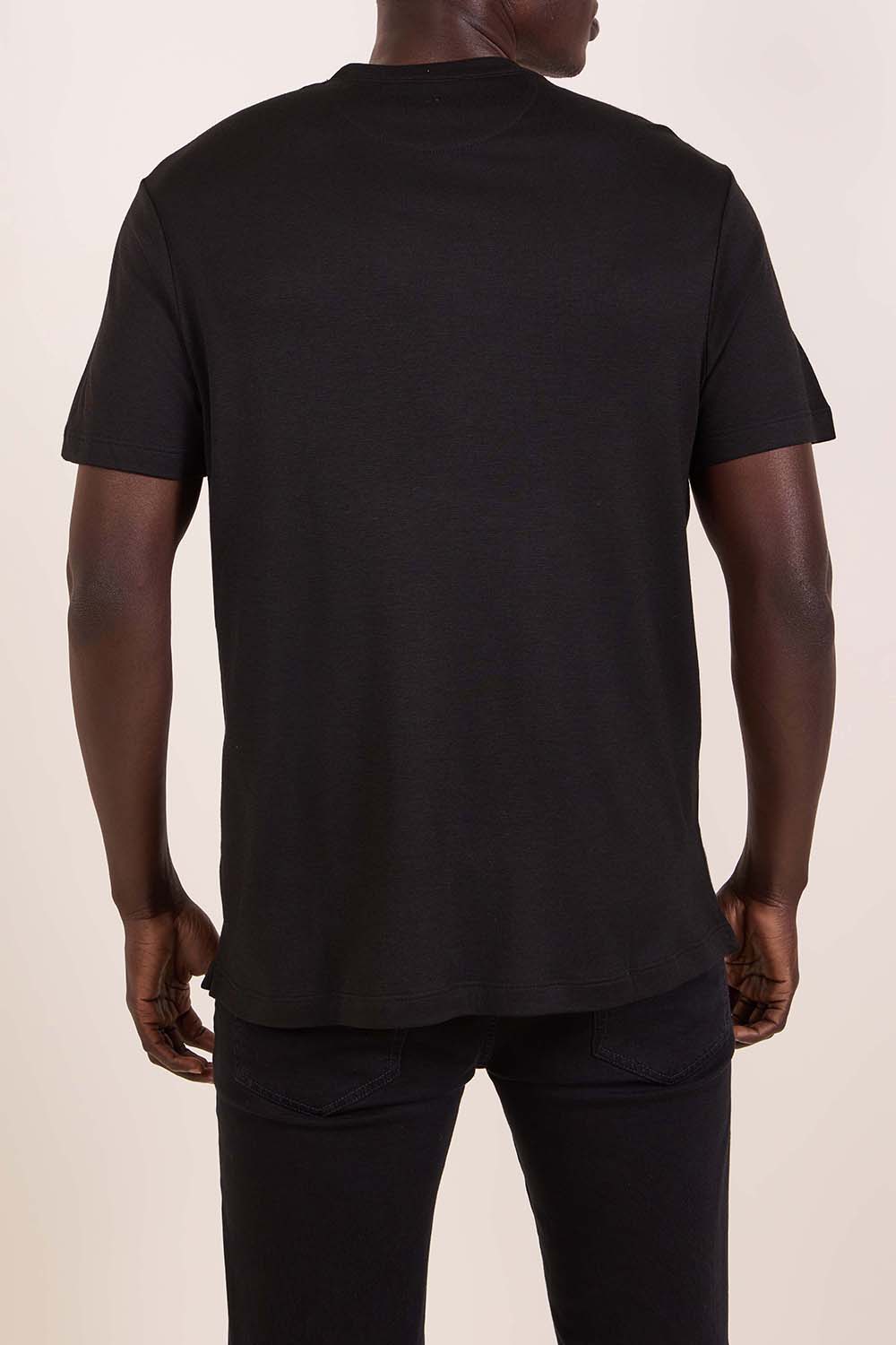 תמונת דוגמן אחורית של חולצת טי