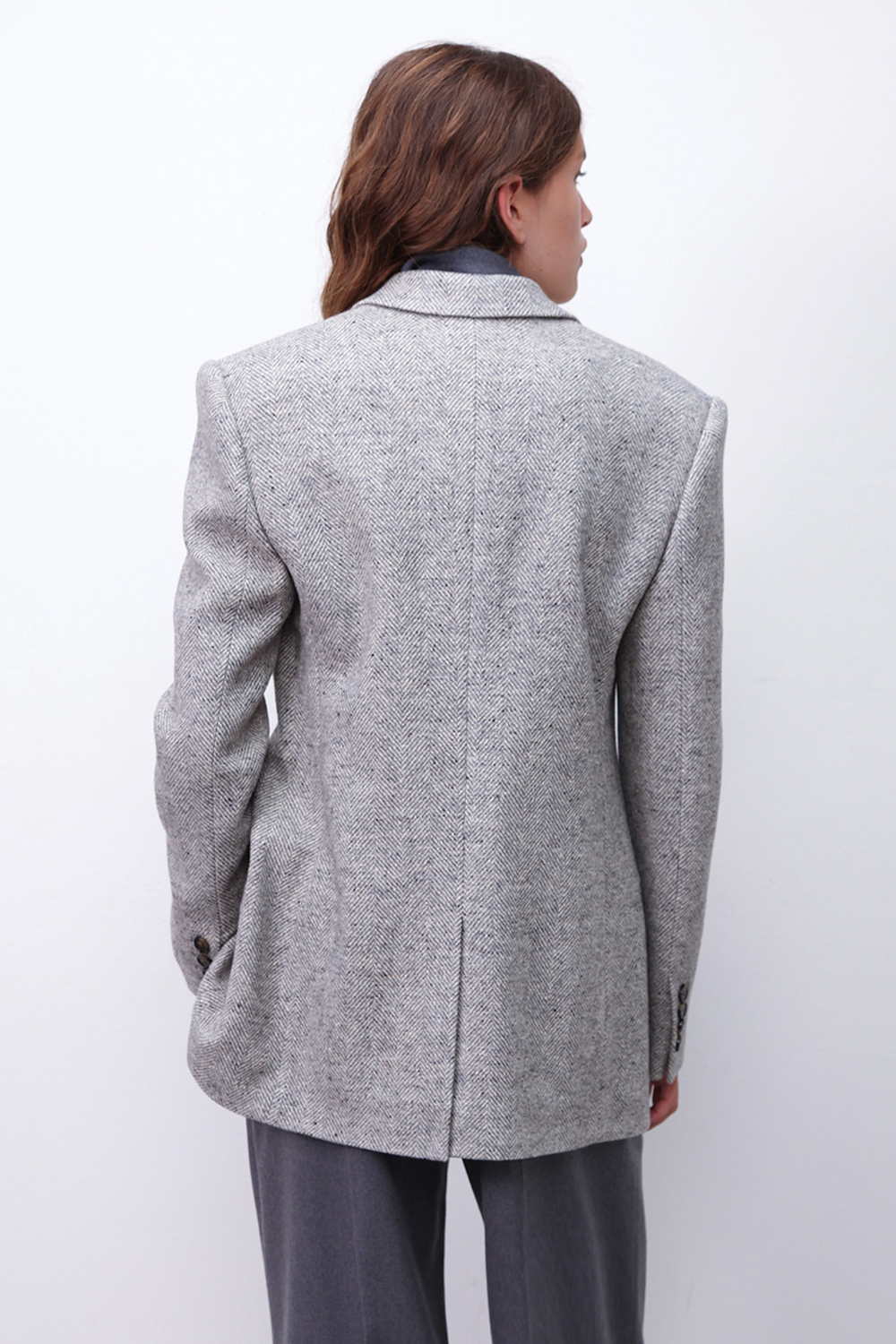 תמונת דוגמן אחורית של בלייזר