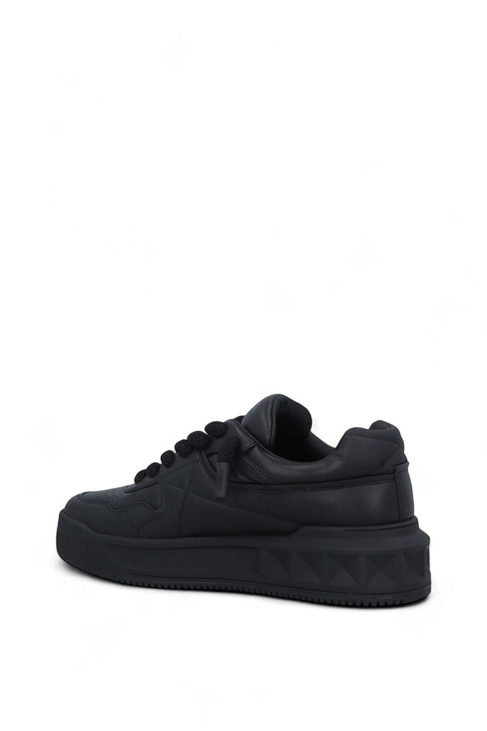 תמונה אחורית של נעלי סניקרס