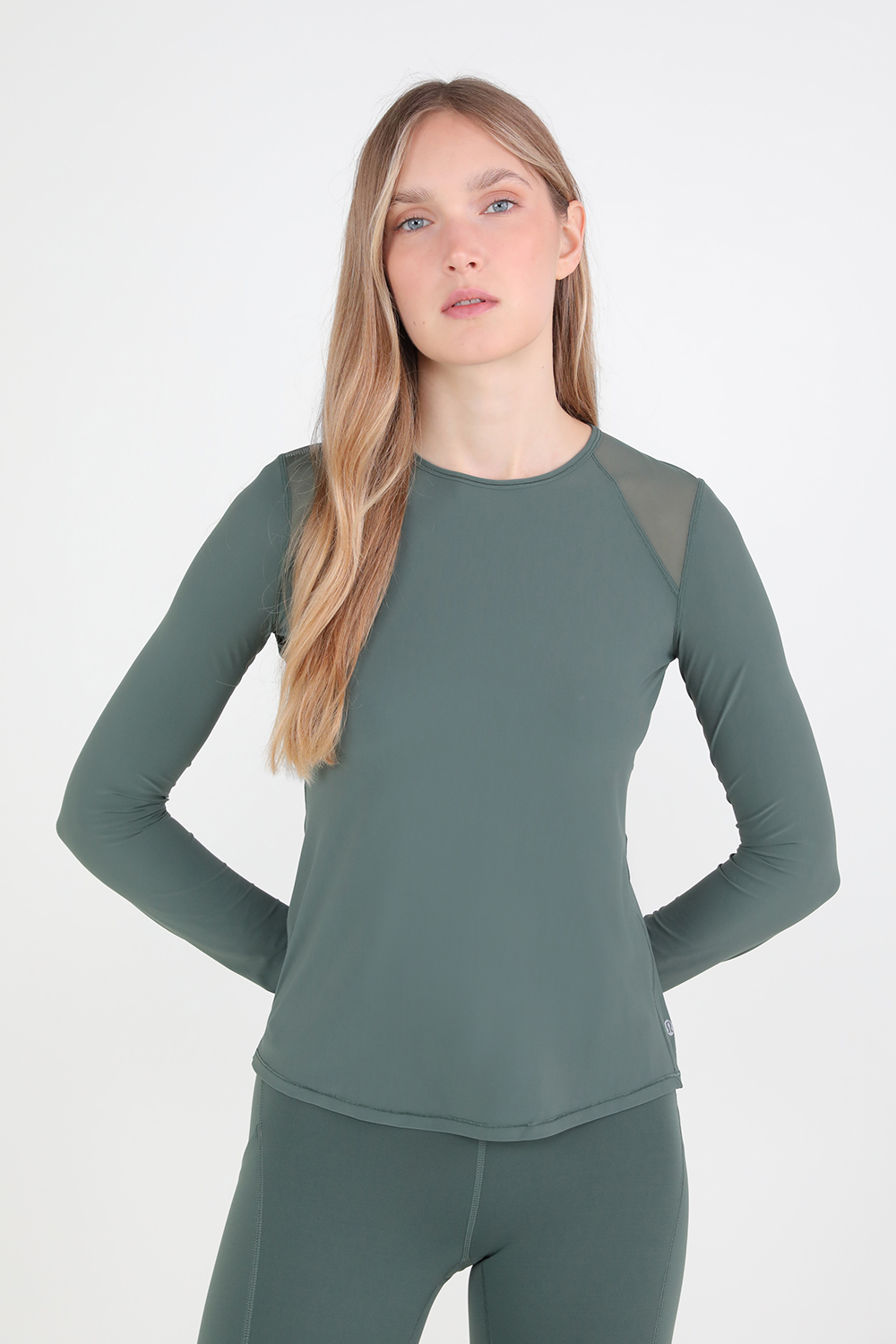 תמונת דוגמן קידמית של Sculpt Long-Sleeve Shirt