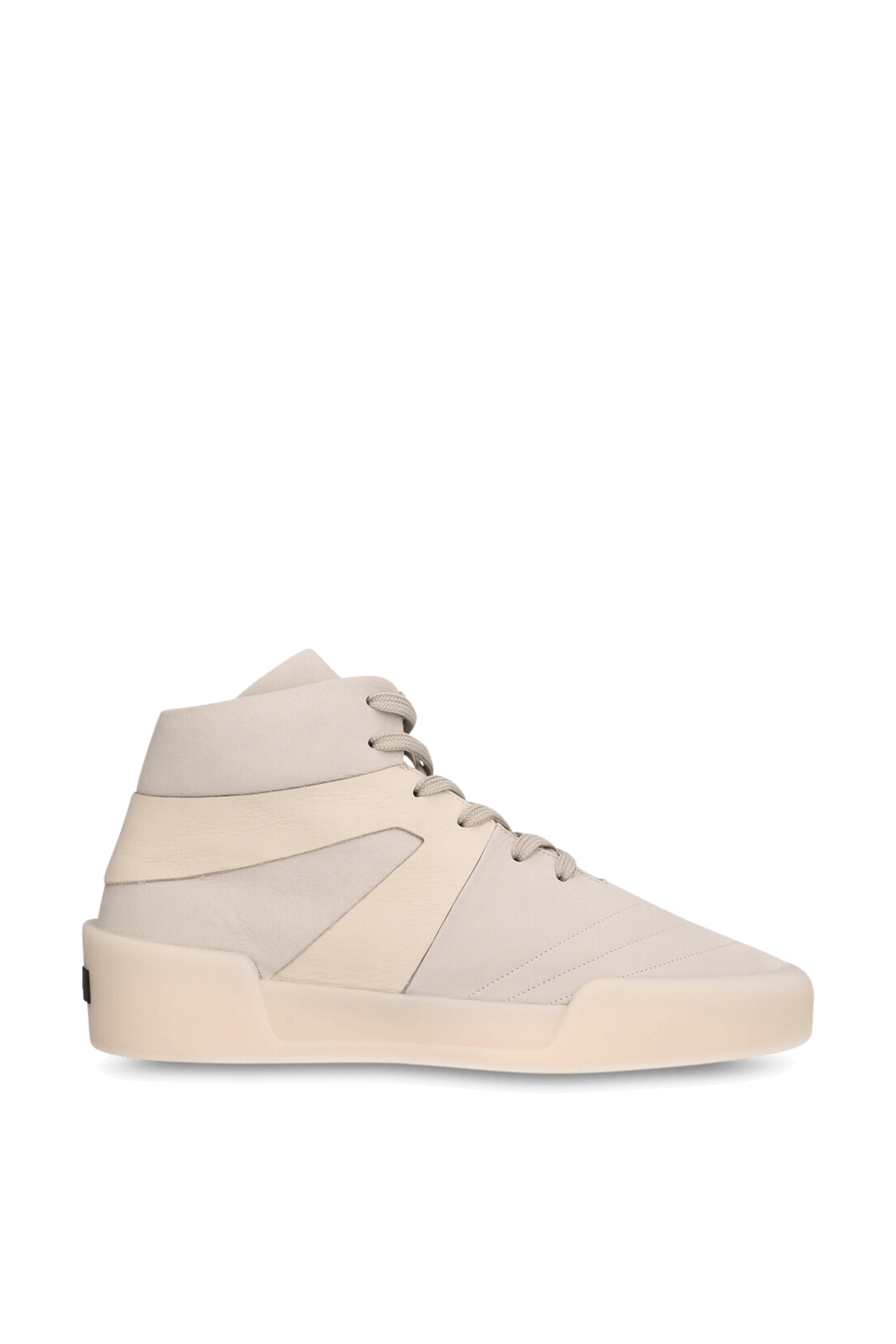 תמונה קידמית של נעלי סניקרס