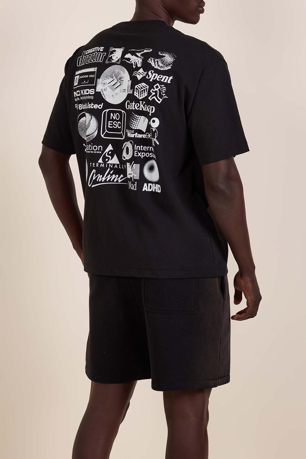 תמונת תקריב דוגמן של חולצת טי