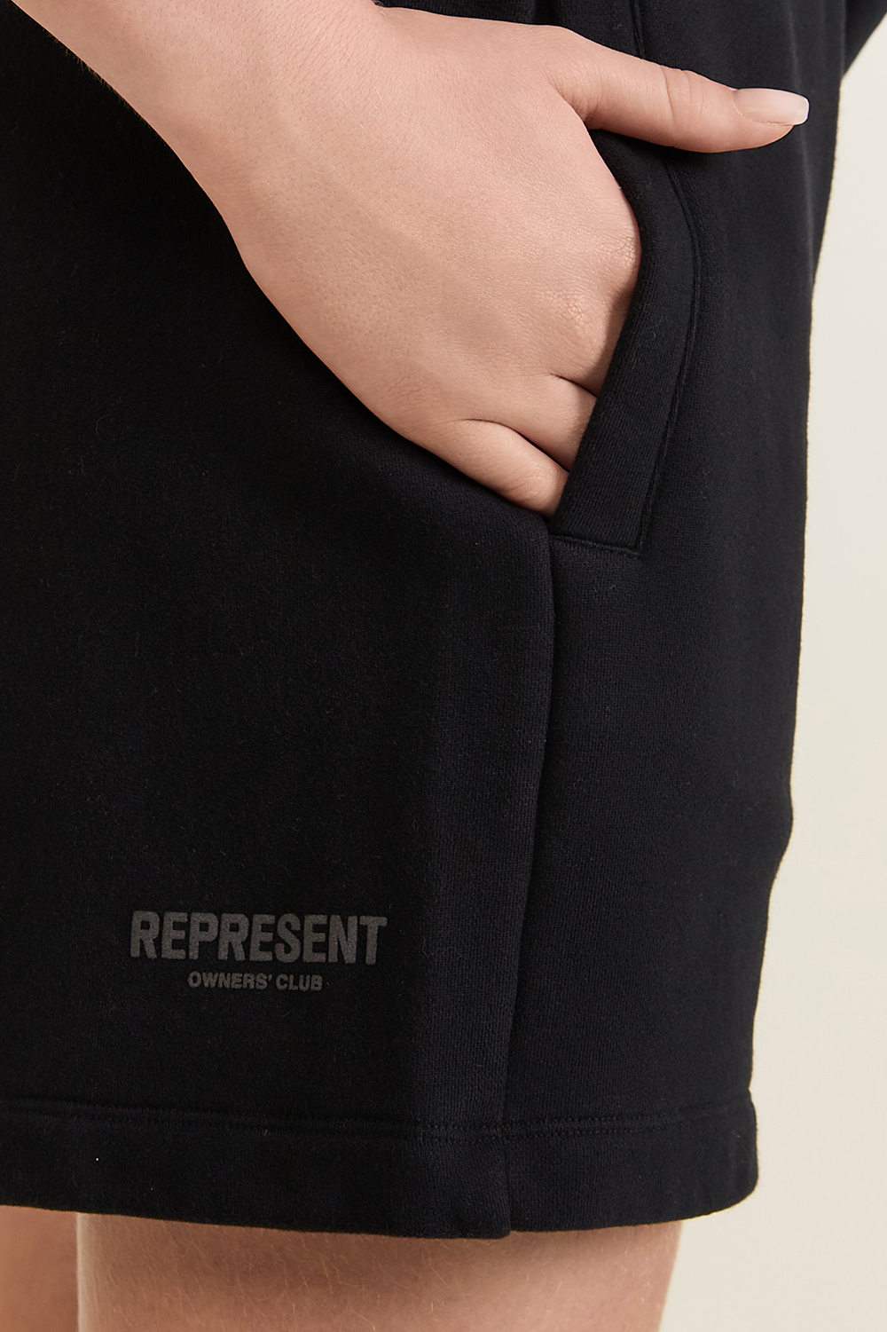 תמונת תקריב דוגמן של מכנסיים קצרים