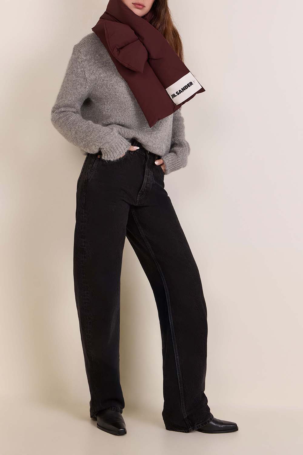 תמונת דוגמן קידמית של צעיף במילוי נוצות