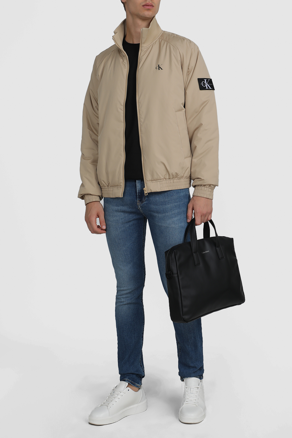 תמונת דוגמן קידמית של תיק ללפטופ מעור טבעוני