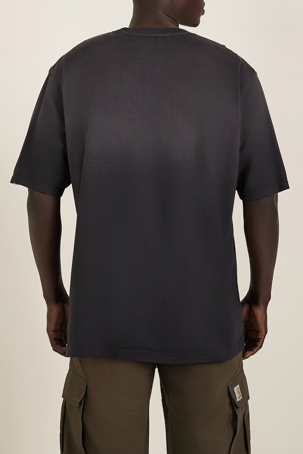 תמונת תקריב דוגמן של חולצת טי