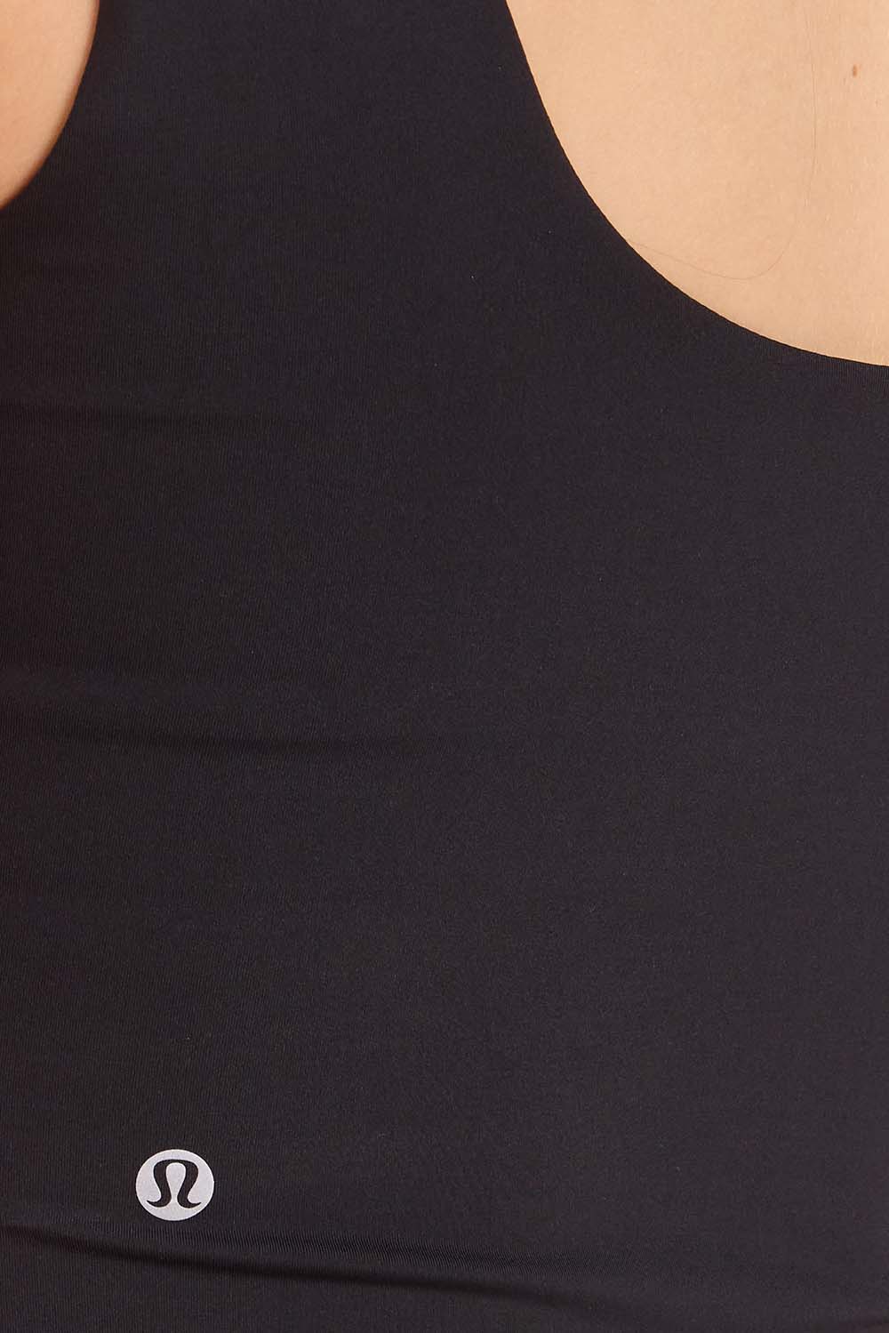 תמונת תקריב דוגמן של Wunder Train Wide Strap Tank