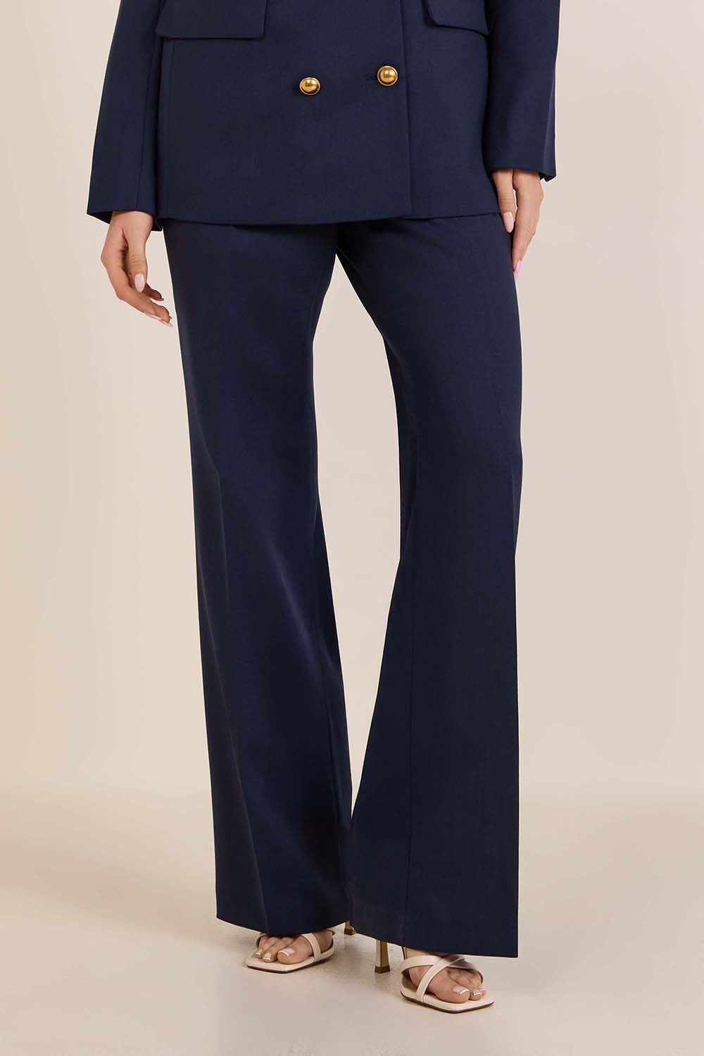 תמונת דוגמן קידמית של מכנסי חליפה מחוייטים