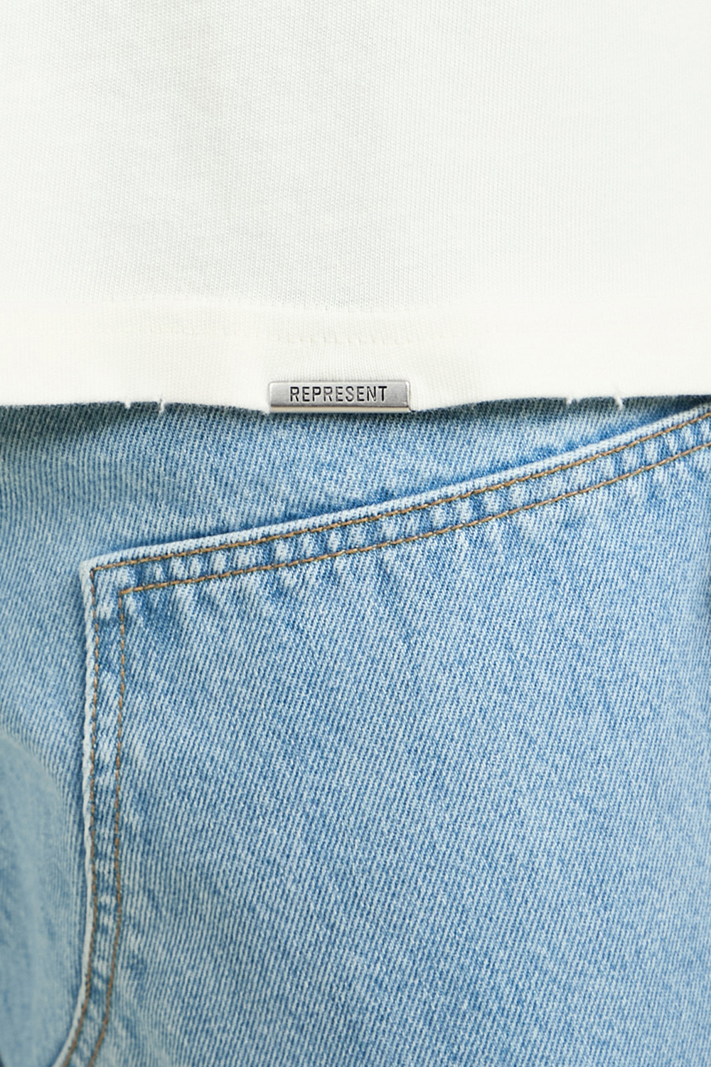 תמונת דוגמן אחורית של חולצת טי אטלס אוברסייז