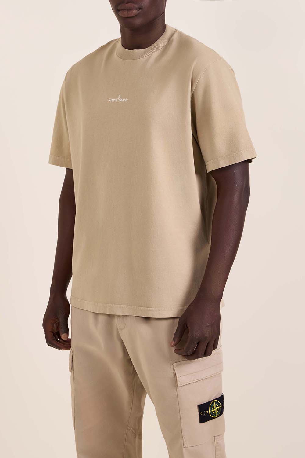 תמונת דוגמן קידמית של חולצת טי